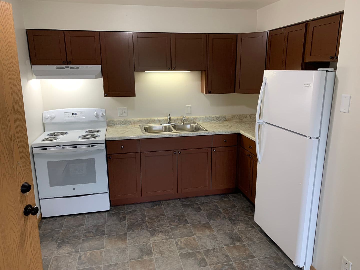 Janesville Apartment: 719 Kellogg Ave.