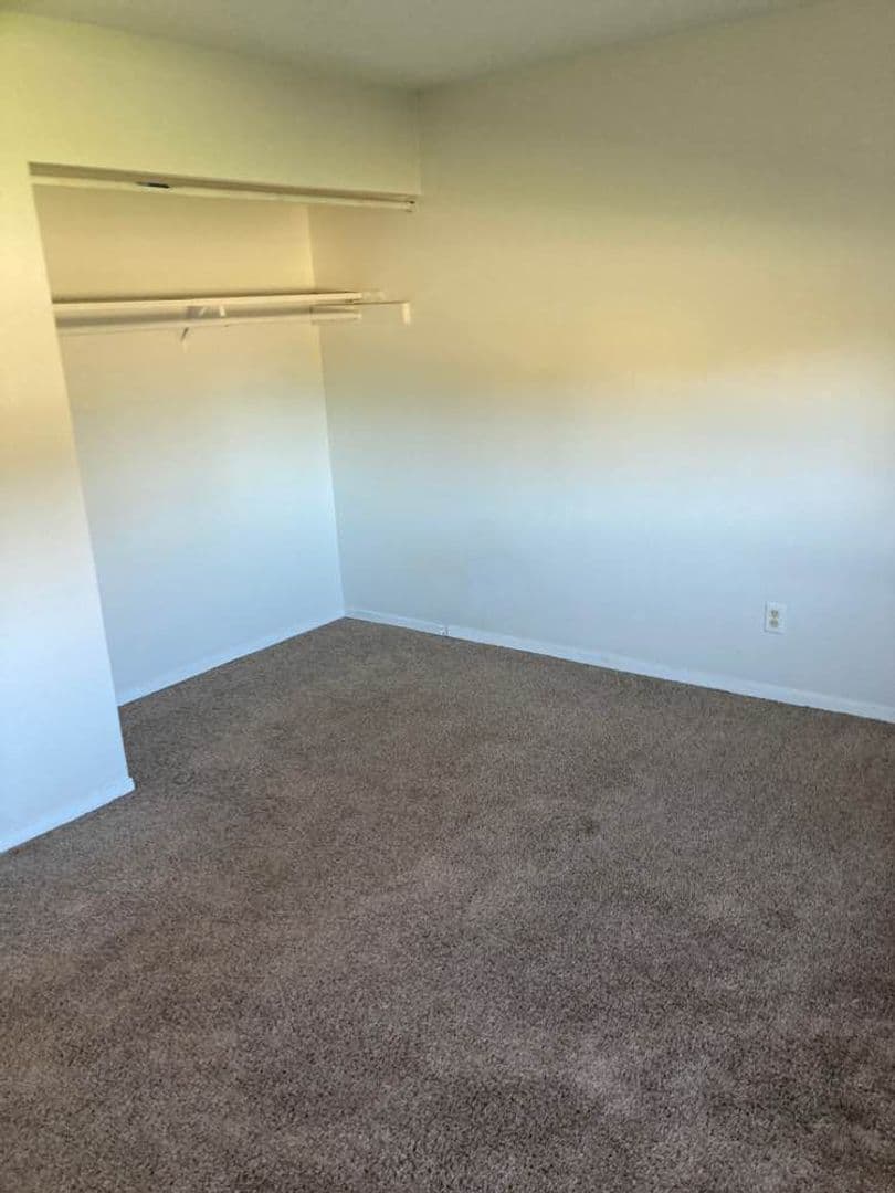 Janesville Apartment: 647 Kellogg Ave.
