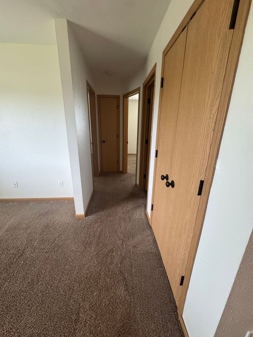 Janesville Apartment: 619 Kellogg Ave.