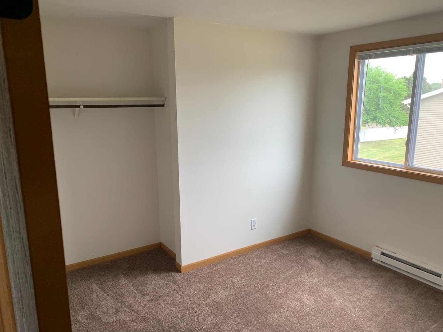 Janesville Apartment: 719 Kellogg Ave.