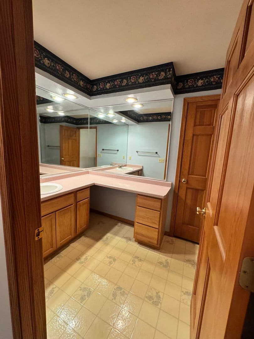 Janesville Condo: 1053 N. Wuthering Hills Dr.
