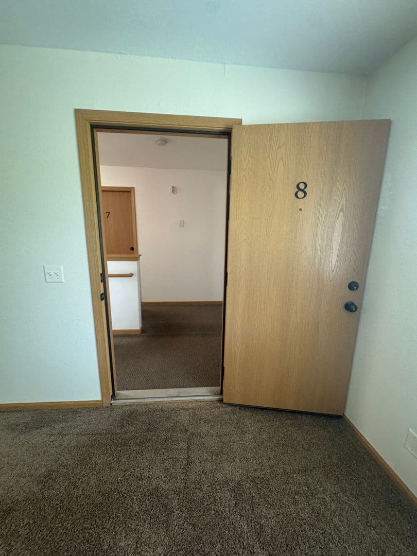 Janesville Apartment: 619 Kellogg Ave.