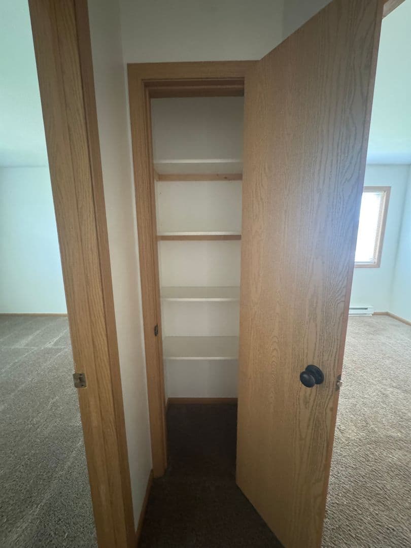 Janesville Apartment: 619 Kellogg Ave.