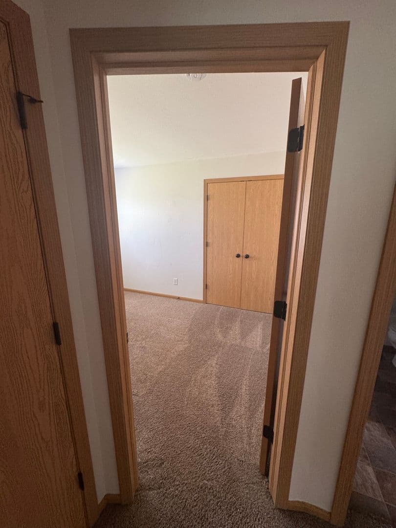 Janesville Apartment: 619 Kellogg Ave.