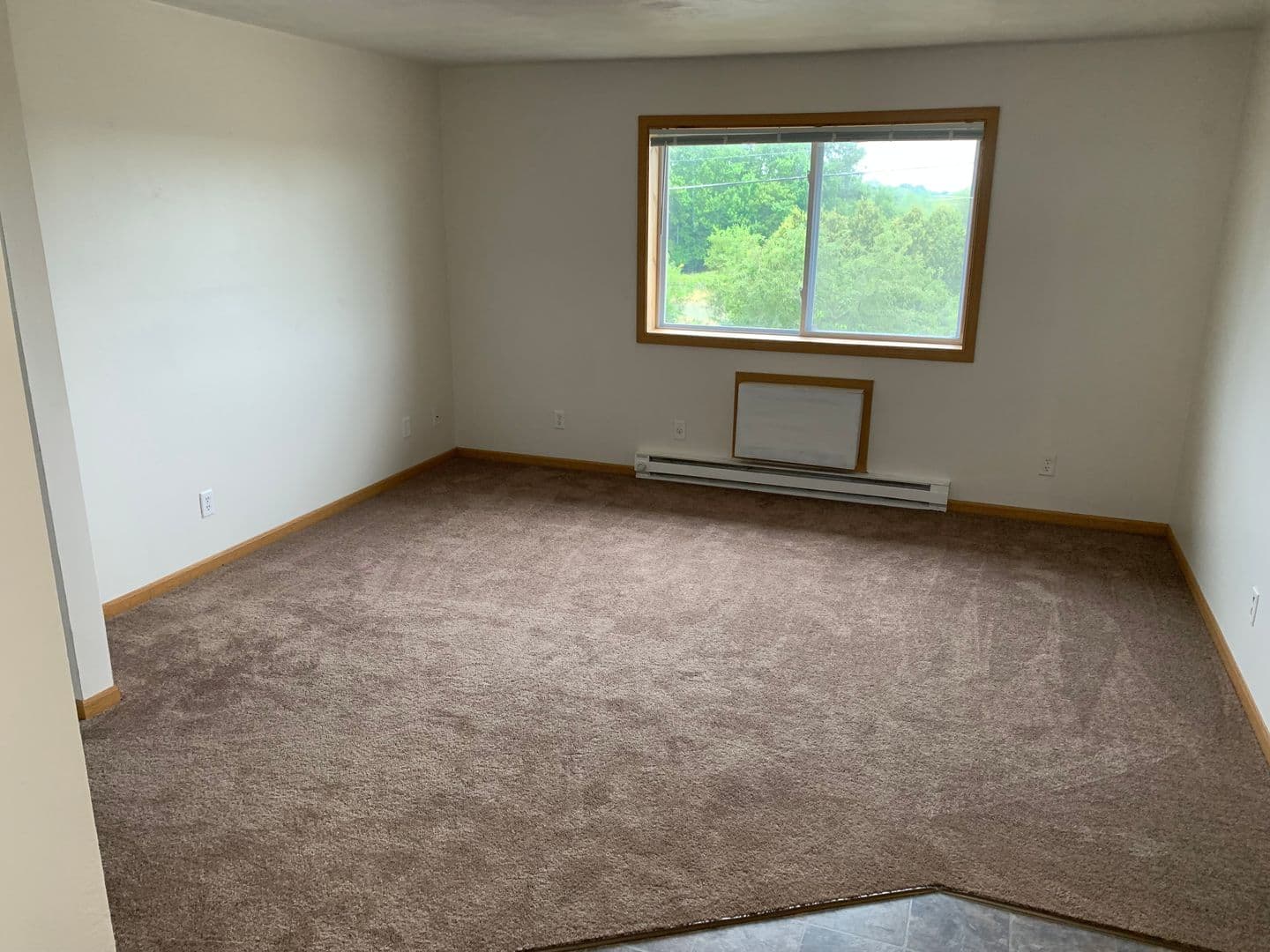 Janesville Apartment: 719 Kellogg Ave.
