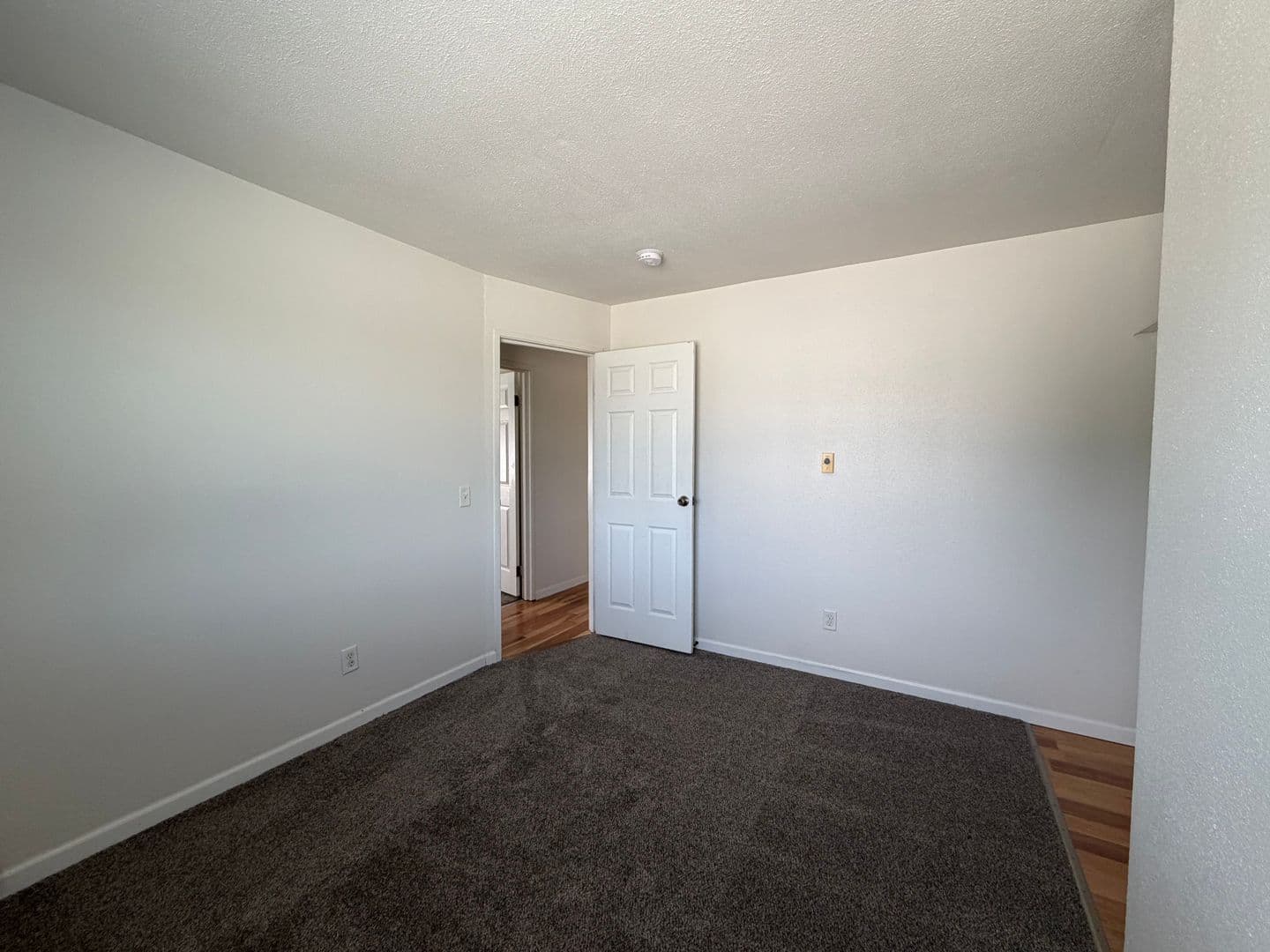 Janesville Apartment: 647 Kellogg Ave.