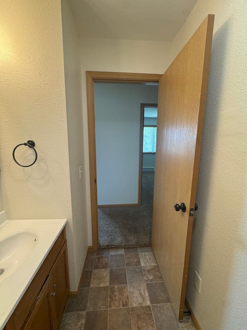 Janesville Apartment: 619 Kellogg Ave.