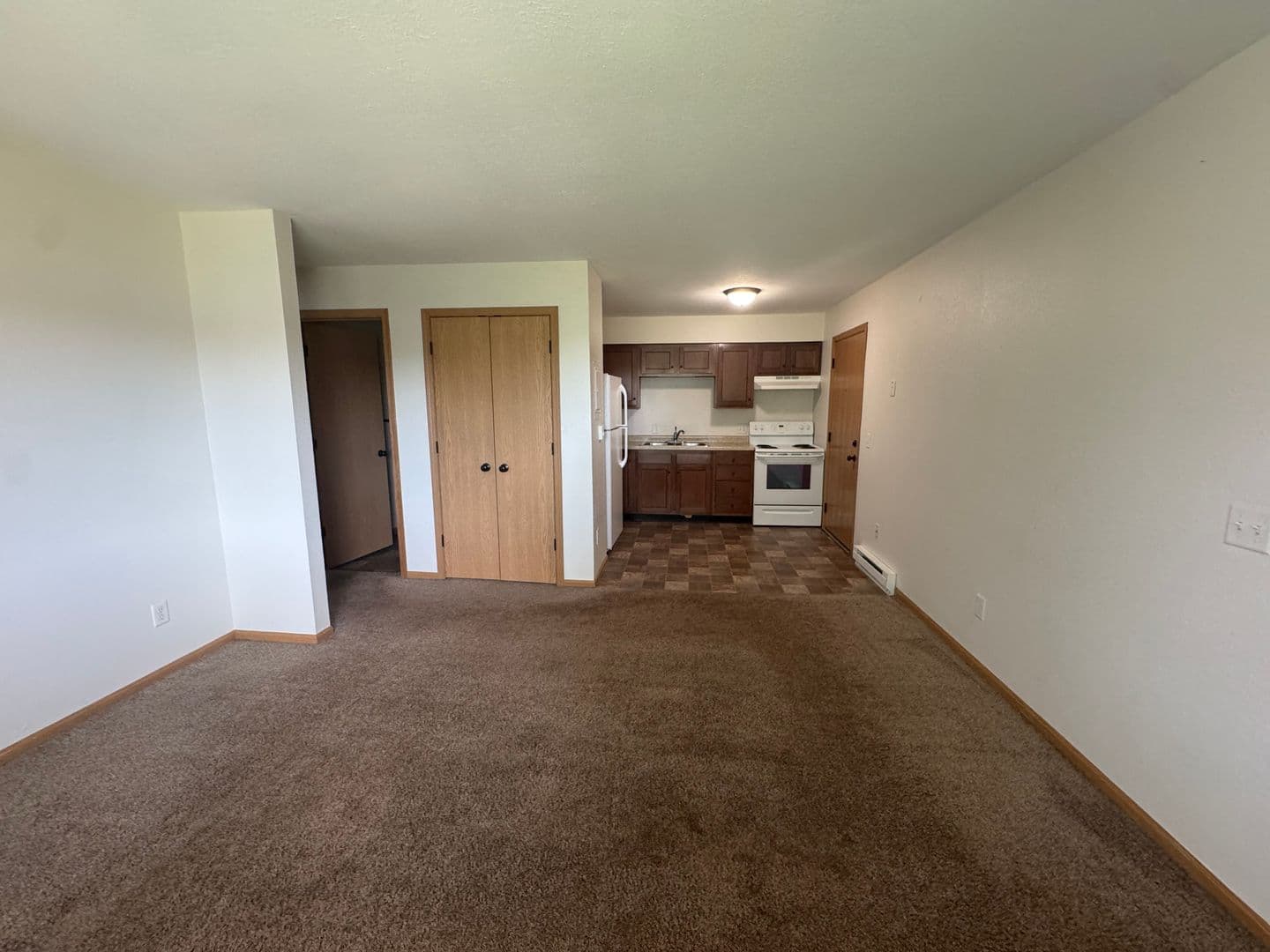 Janesville Apartment: 619 Kellogg Ave.