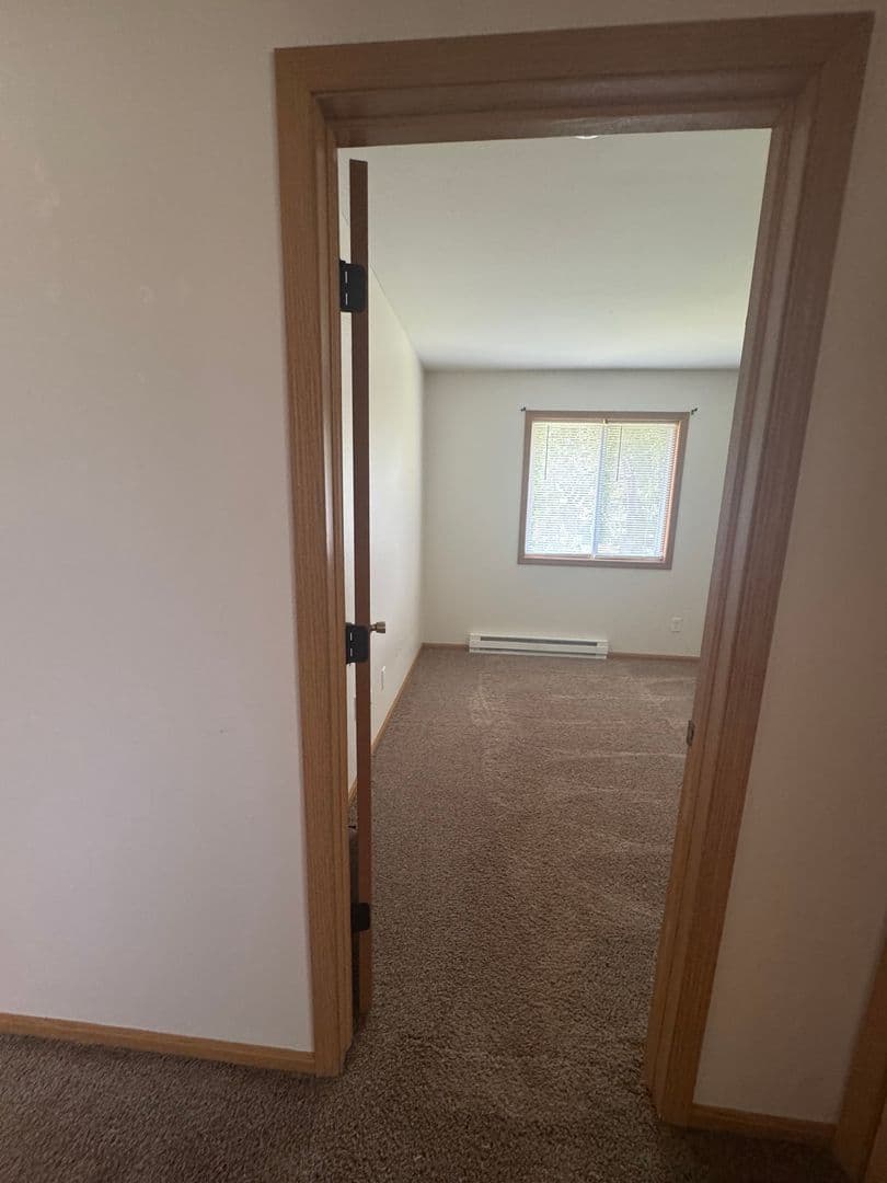 Janesville Apartment: 619 Kellogg Ave.