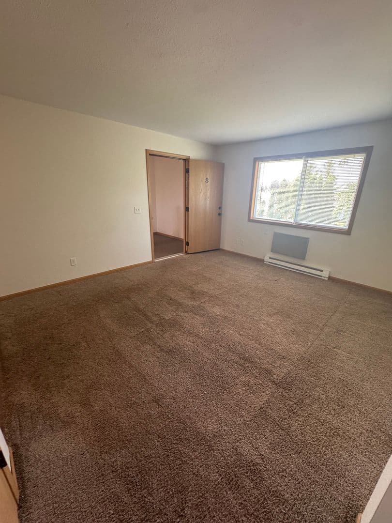 Janesville Apartment: 619 Kellogg Ave.