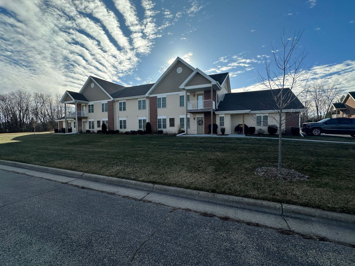 Milton Apartment: 575 Sunset Dr.