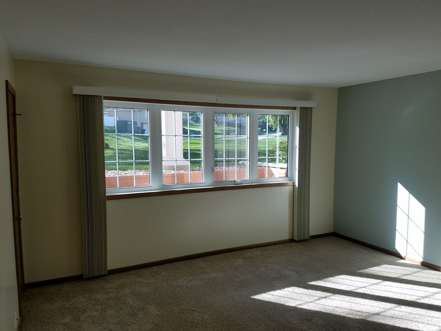 Sioux City Apartment: 4351-4365 Lincoln Way