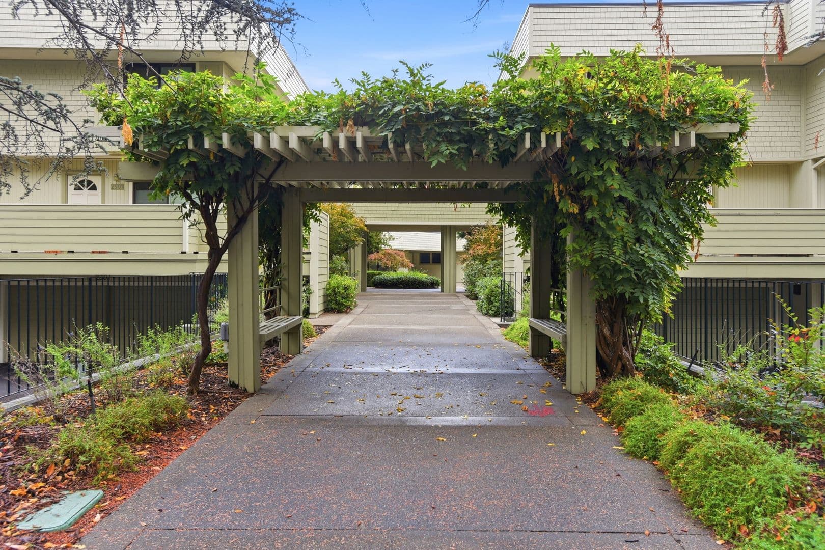 Menlo Park Condo: 2337 Sharon Road