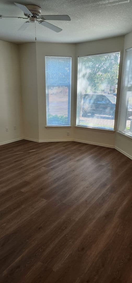 Hillsboro Apartment: 117 NE 25th Ave