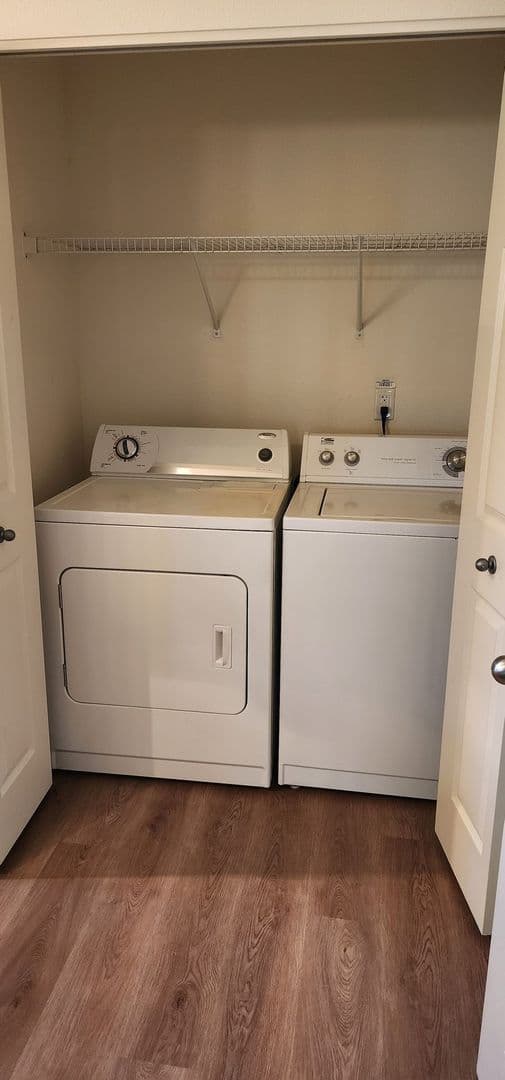 Hillsboro Apartment: 117 NE 25th Ave