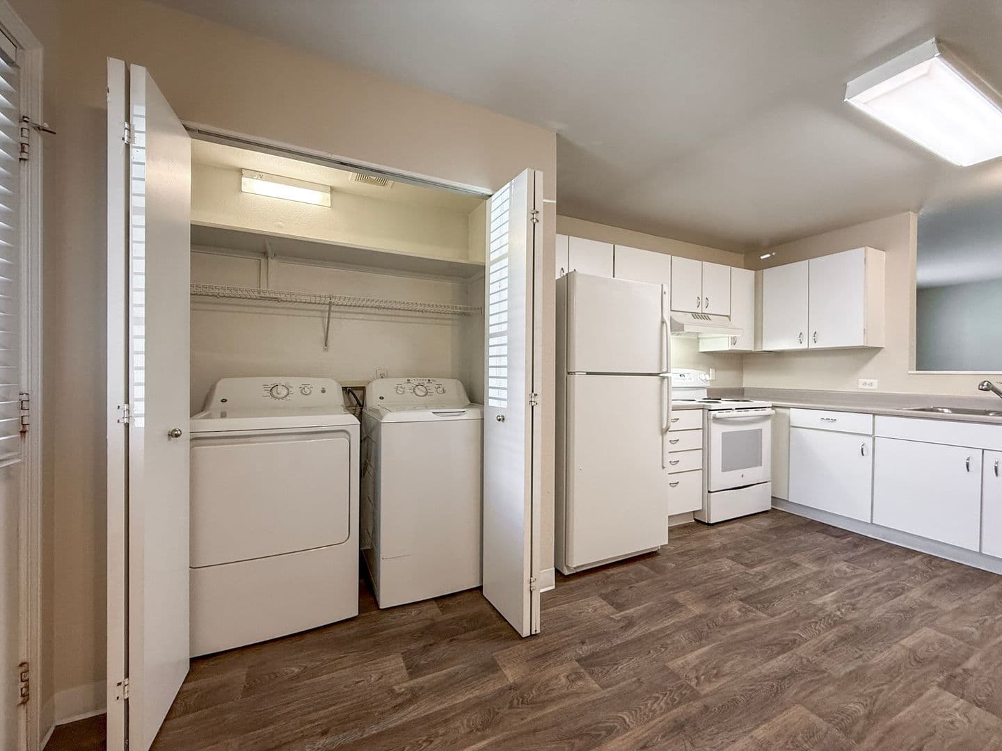 Gresham Apartment: 800 NE Roberts Ave