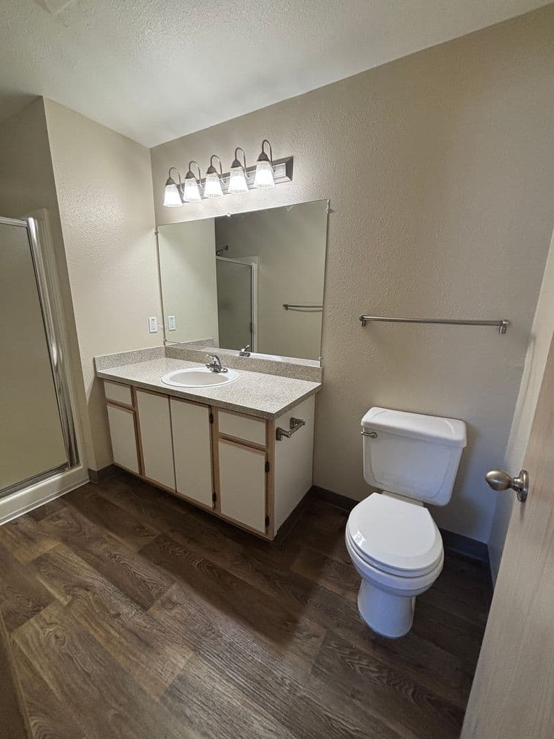 Gresham Apartment: 4850 SW 11th St