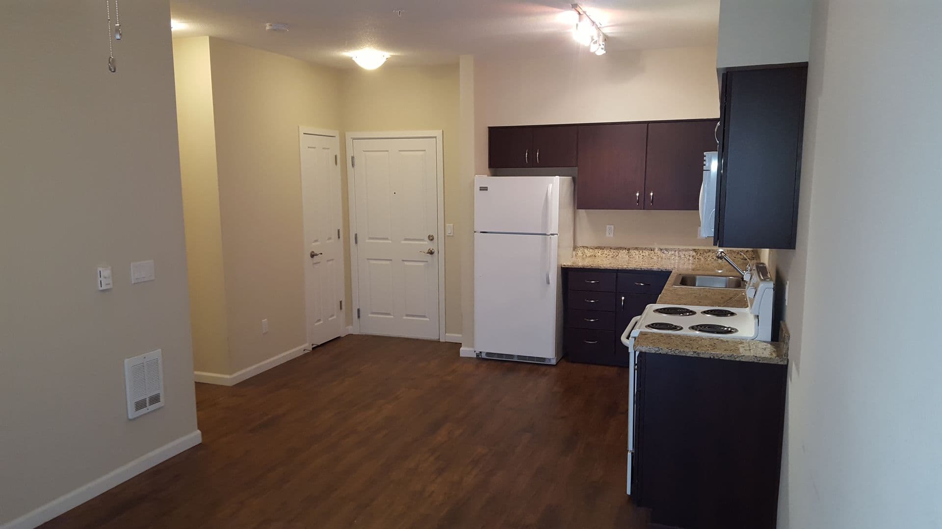 Portland Apartment: 6855 N. Burlington Ave