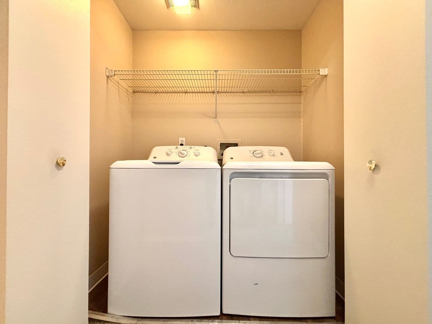Happy Valley Apartment: 11408 SE 90th Ave