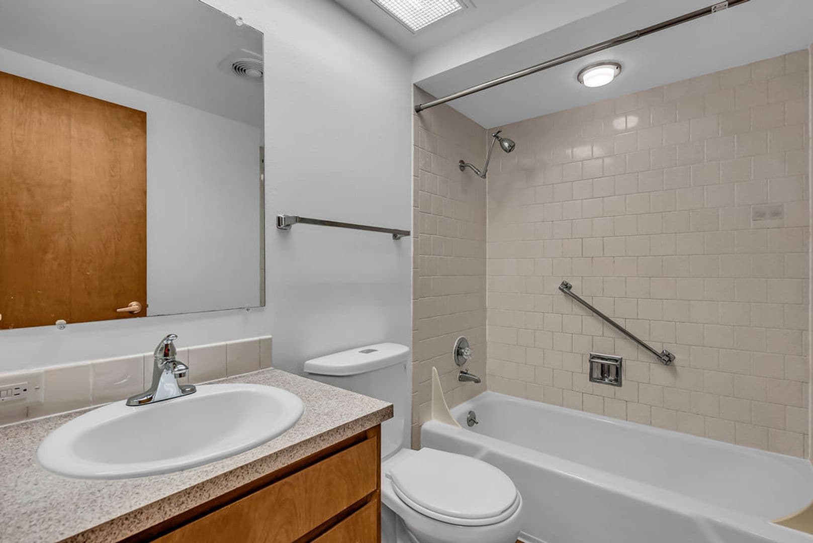 King City Apartment: 11773 SW King George Dr