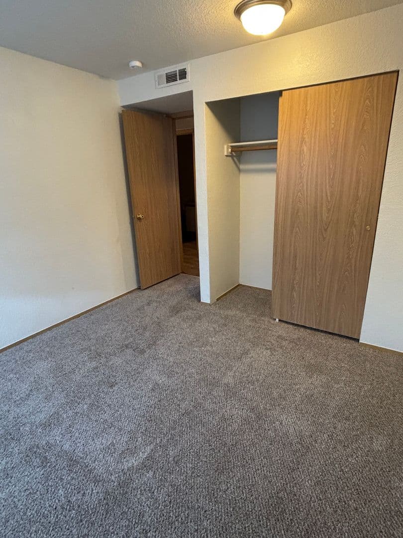 Roseburg Apartment: 2511 Edenbower Blvd