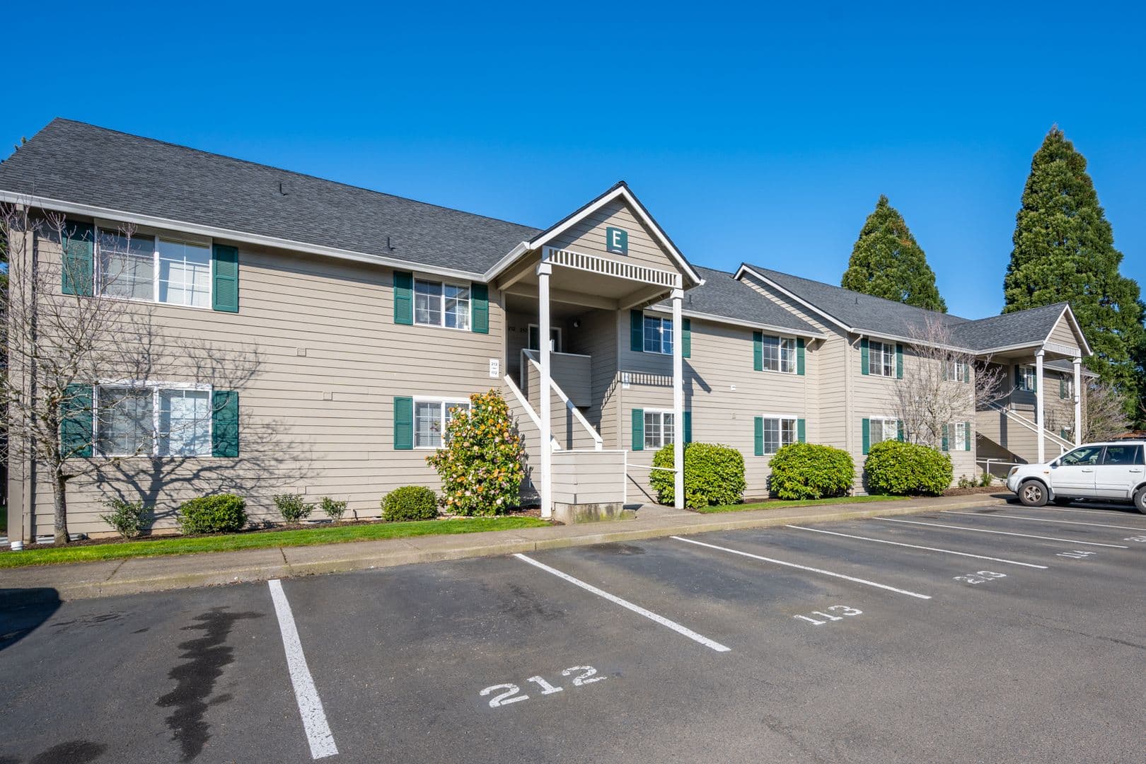 Newberg Apartment: 1401 N Springbrook Rd