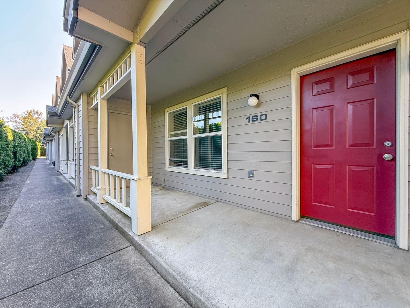 Gresham Apartment: 800 NE Roberts Ave