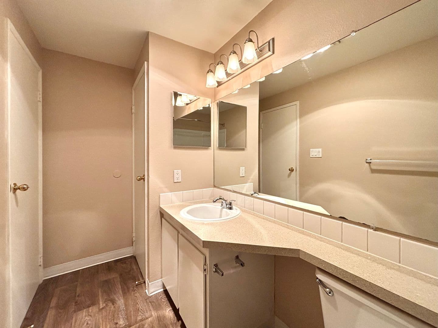 Happy Valley Apartment: 11408 SE 90th Ave