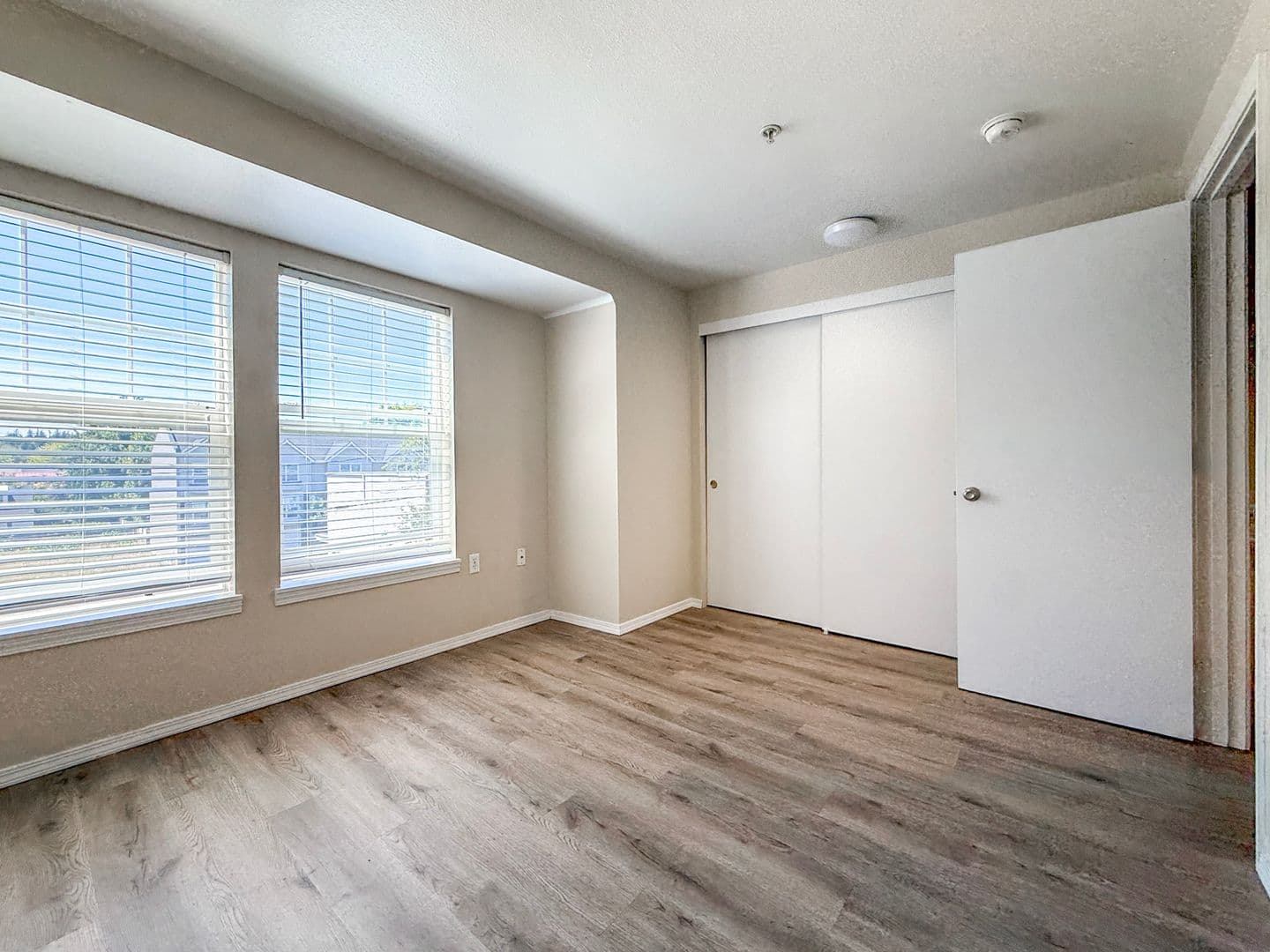 Gresham Apartment: 800 NE Roberts Ave