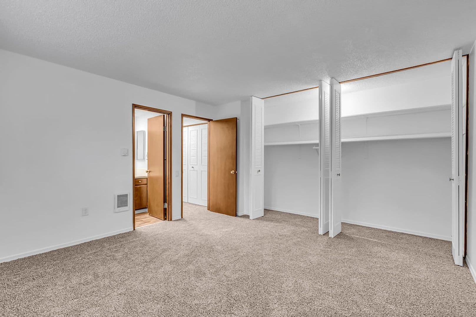 King City Apartment: 11773 SW King George Dr
