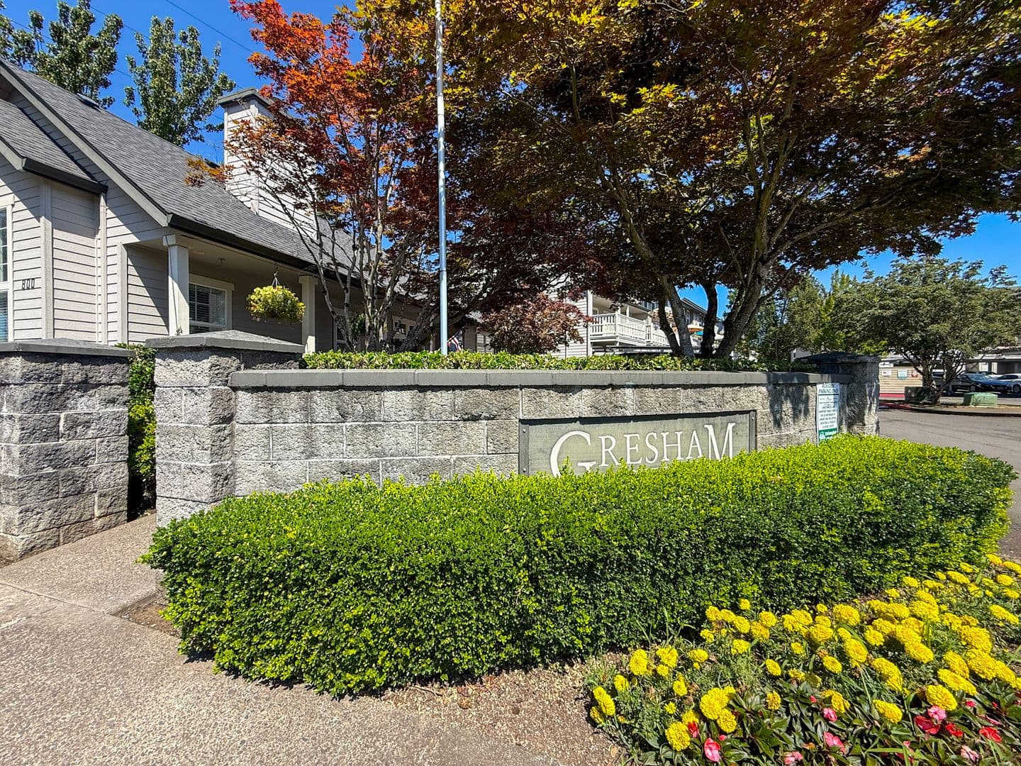Gresham Apartment: 800 NE Roberts Ave