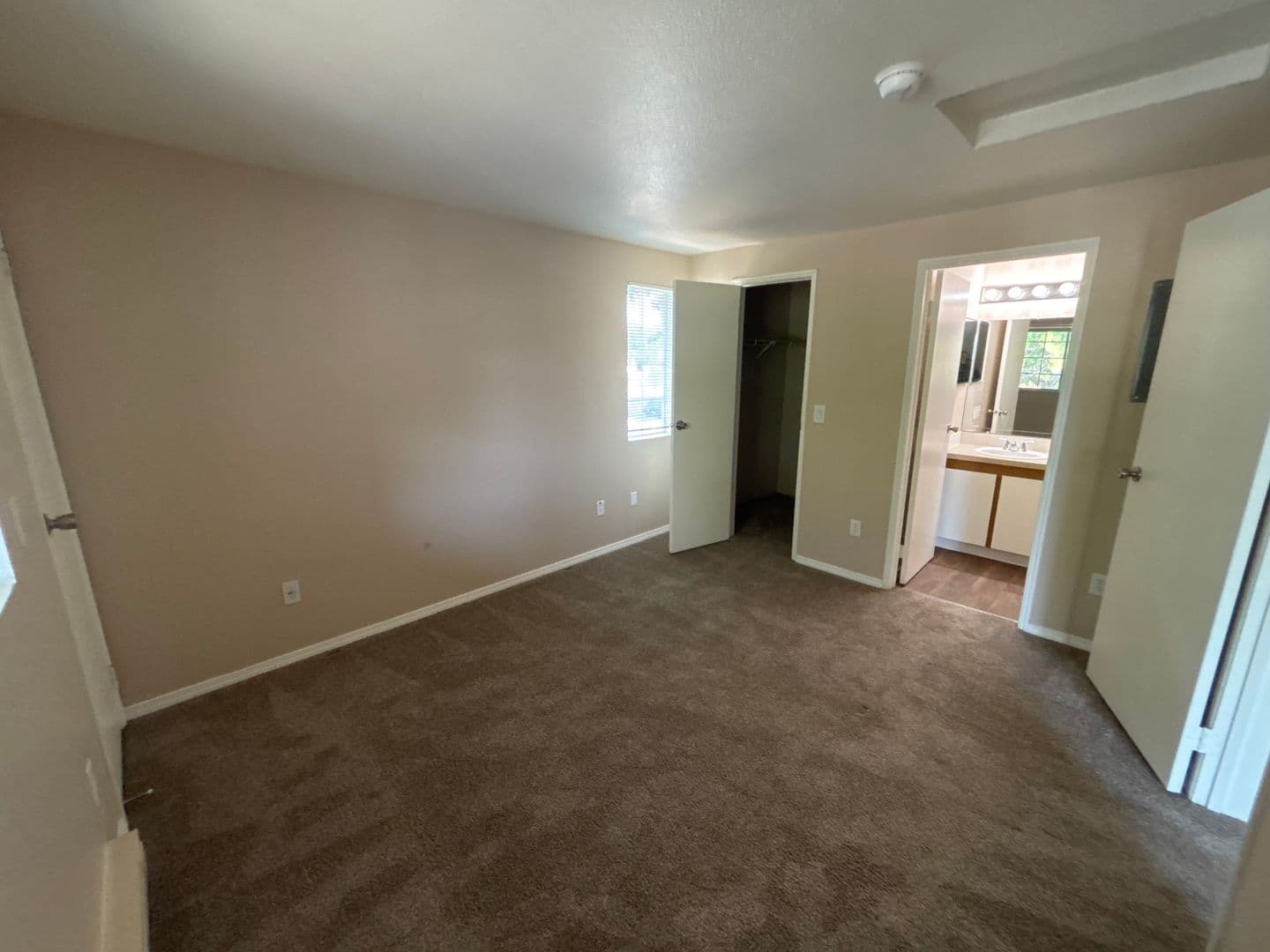 Happy Valley Apartment: 11408 SE 90th Ave
