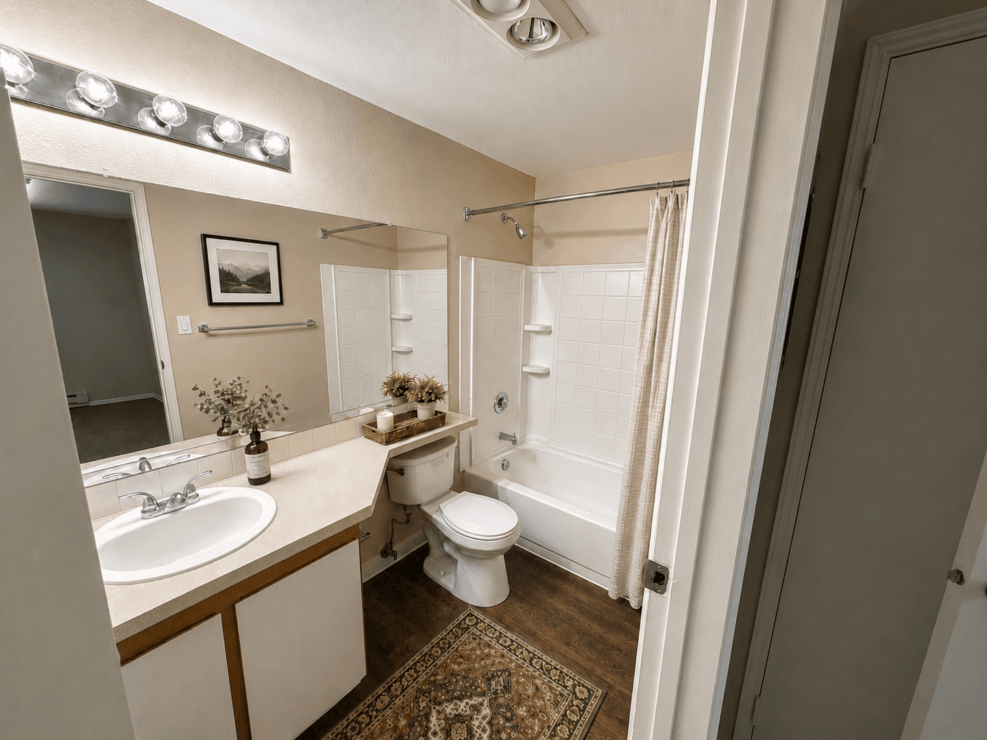 Happy Valley Apartment: 11408 SE 90th Ave