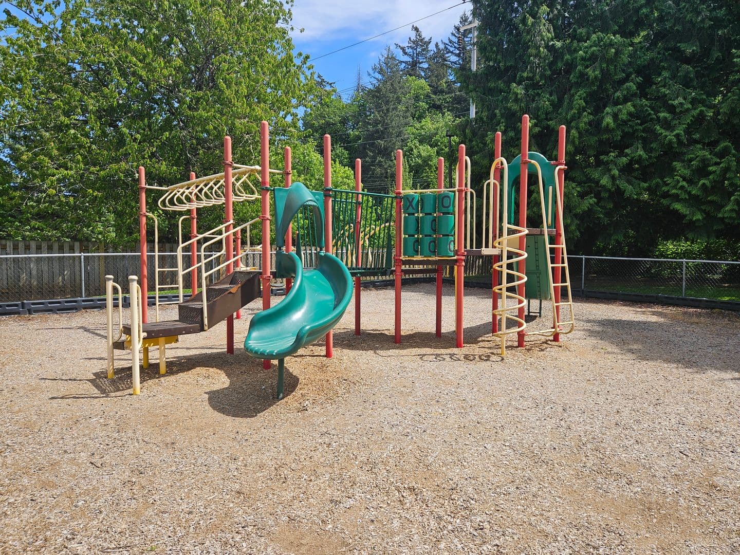 Gresham Apartment: 4850 SW 11th St