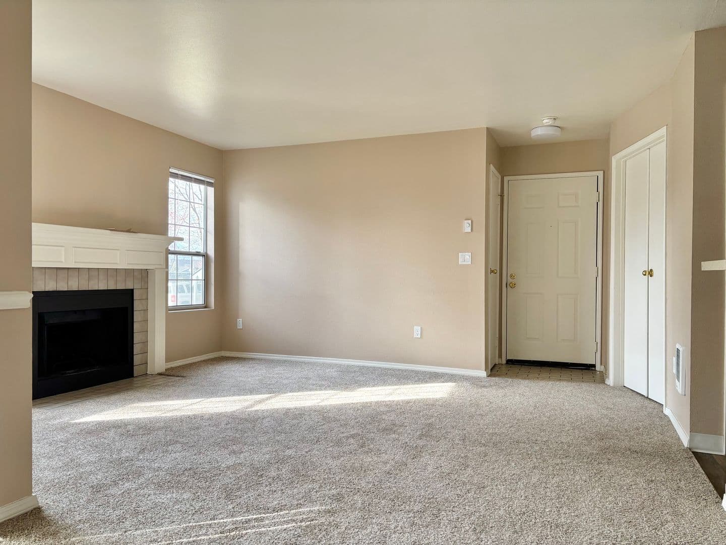 Happy Valley Apartment: 11408 SE 90th Ave