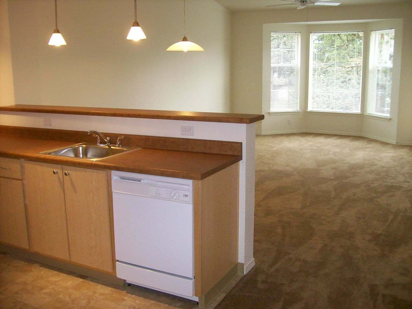 Hillsboro Apartment: 117 NE 25th Ave