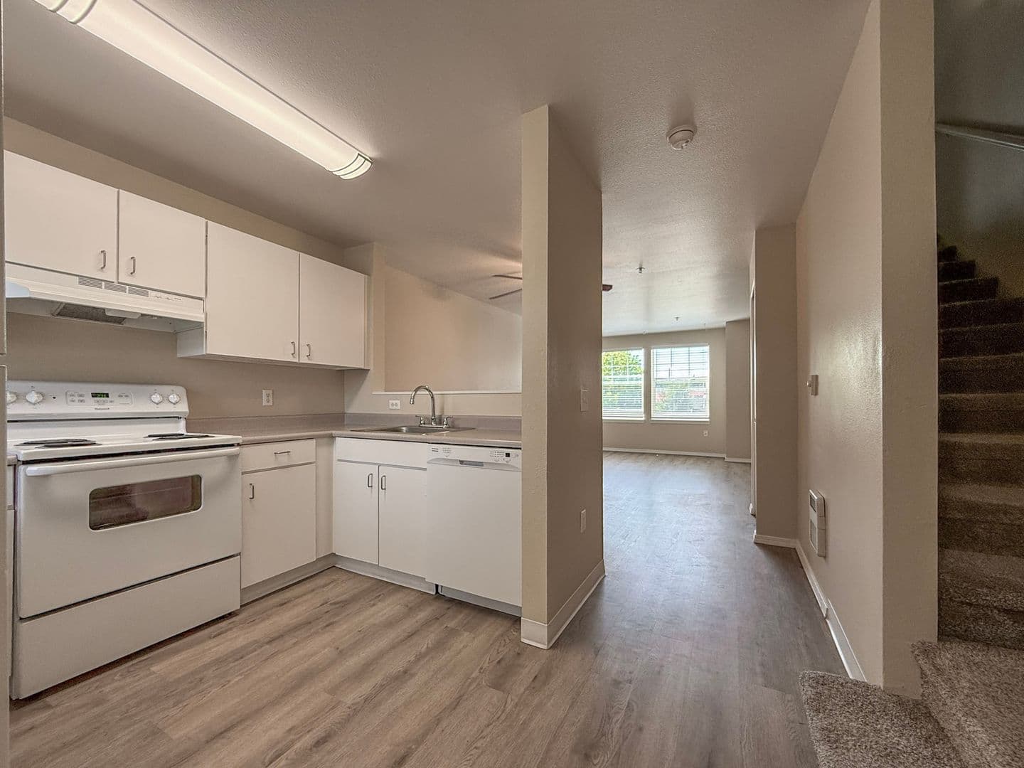 Gresham Apartment: 800 NE Roberts Ave