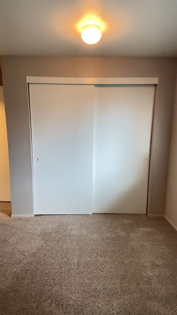 Newberg Apartment: 1401 N Springbrook Rd