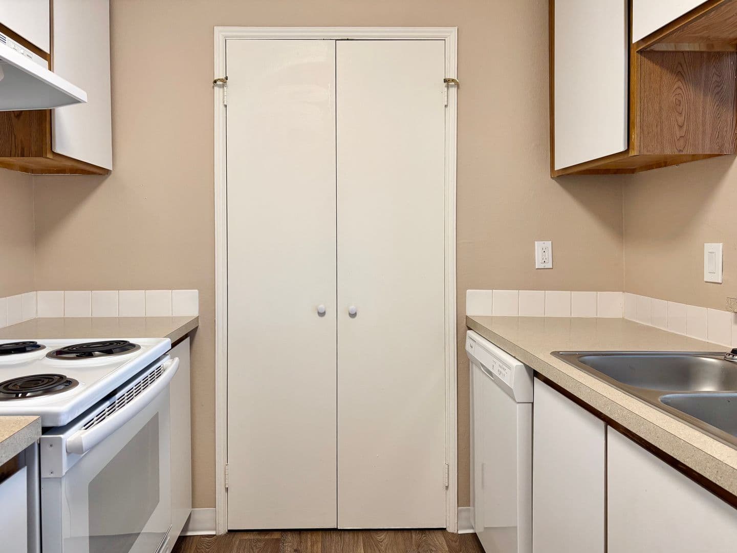 Happy Valley Apartment: 11408 SE 90th Ave