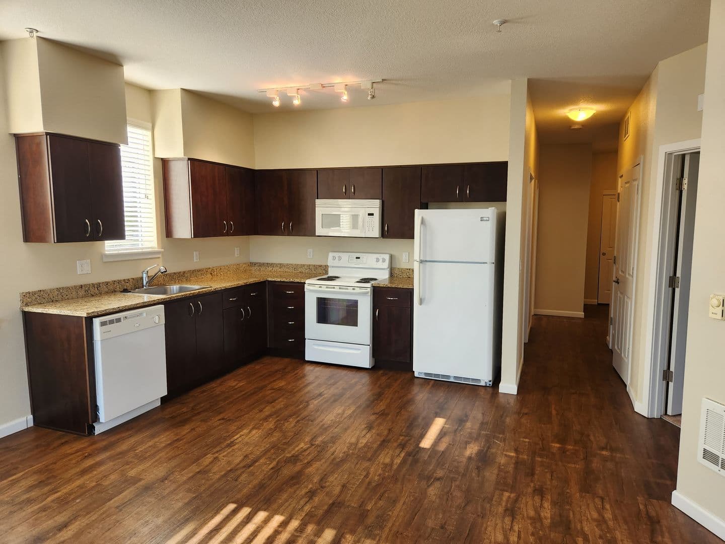 Portland Apartment: 6855 N. Burlington Ave