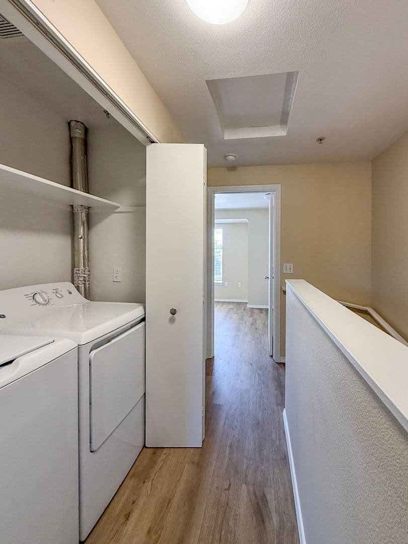 Gresham Apartment: 800 NE Roberts Ave