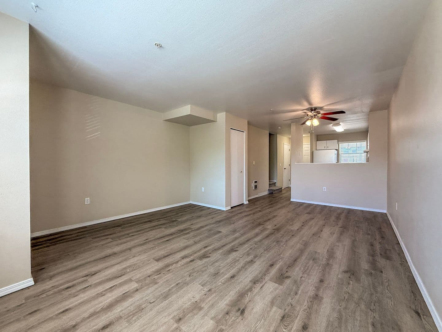 Gresham Apartment: 800 NE Roberts Ave