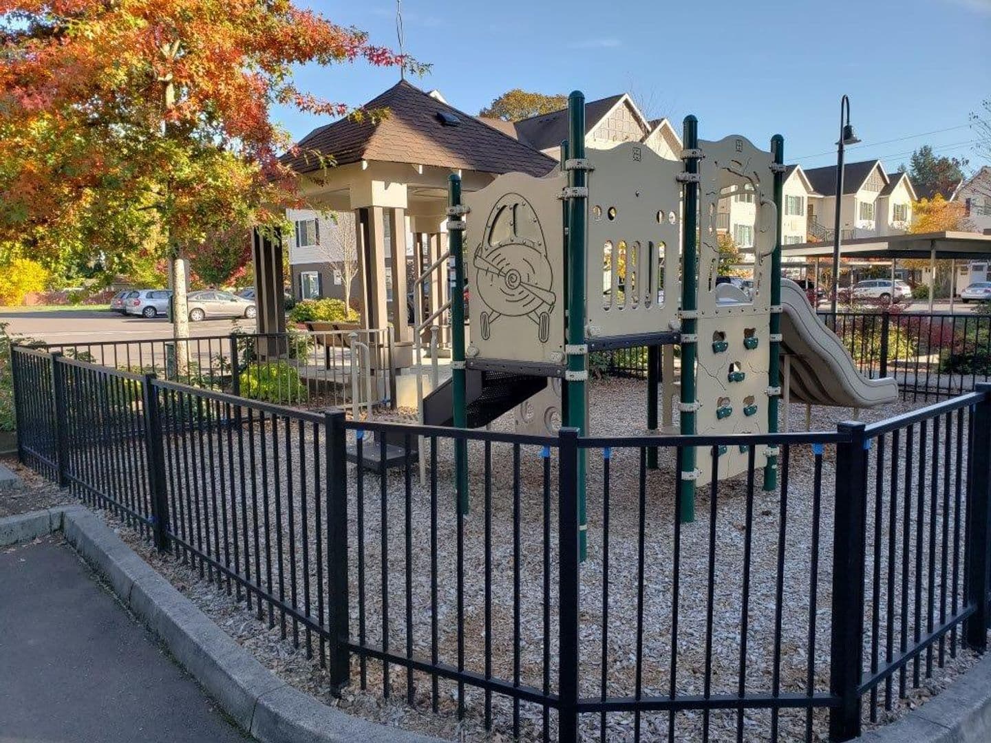 Hillsboro Apartment: 117 NE 25th Ave