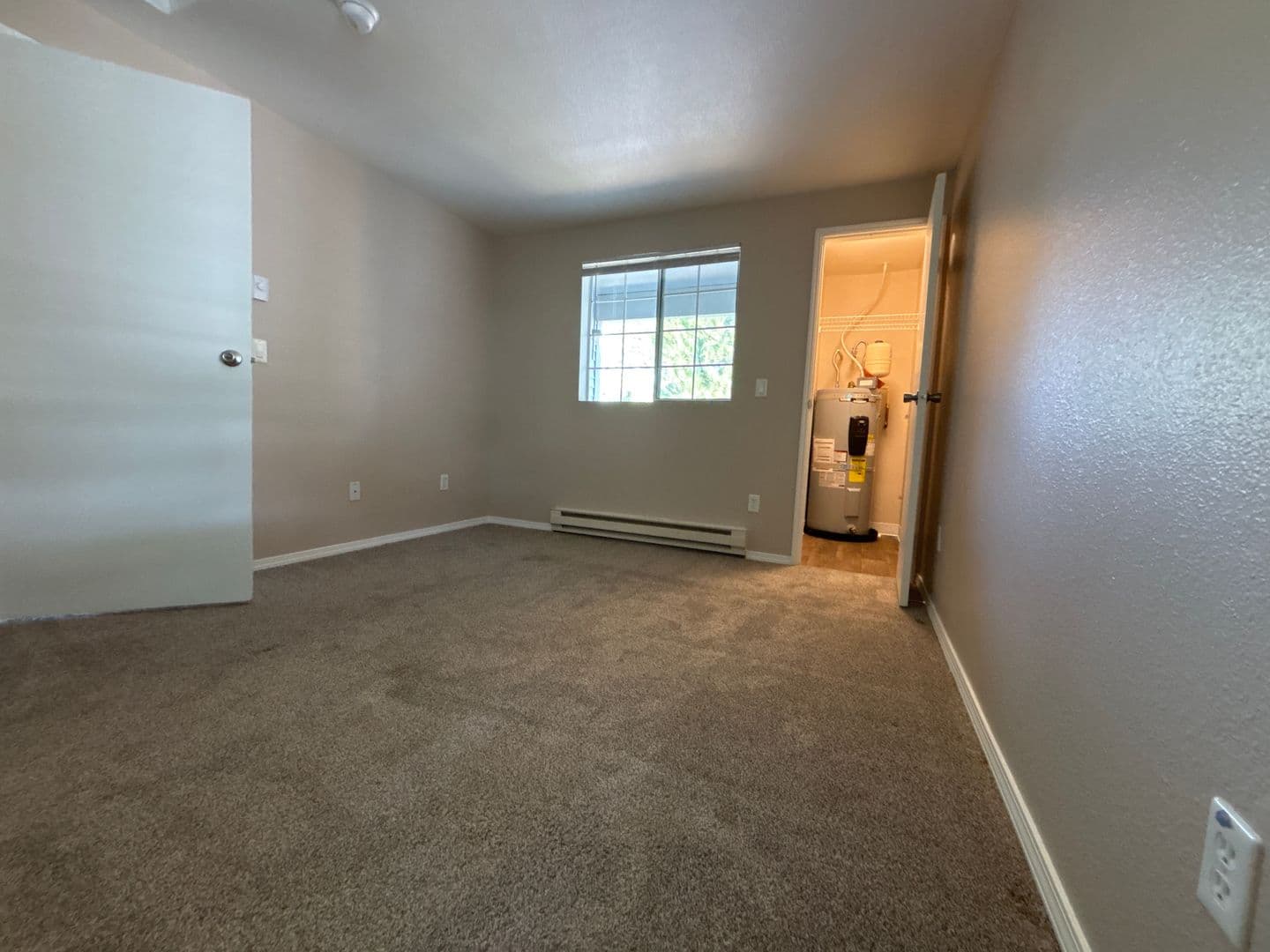 Happy Valley Apartment: 11408 SE 90th Ave