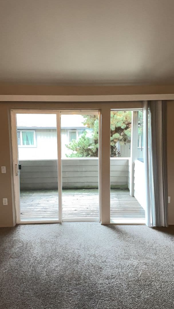 Newberg Apartment: 1401 N Springbrook Rd