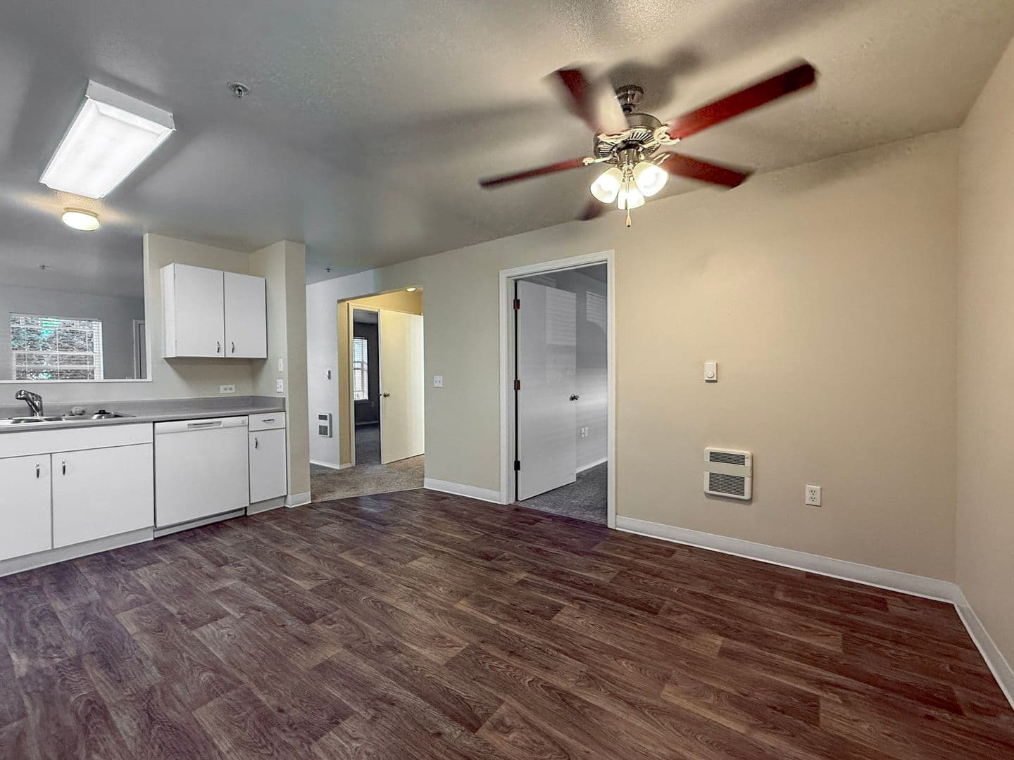 Gresham Apartment: 800 NE Roberts Ave