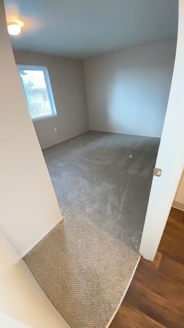 Newberg Apartment: 1401 N Springbrook Rd