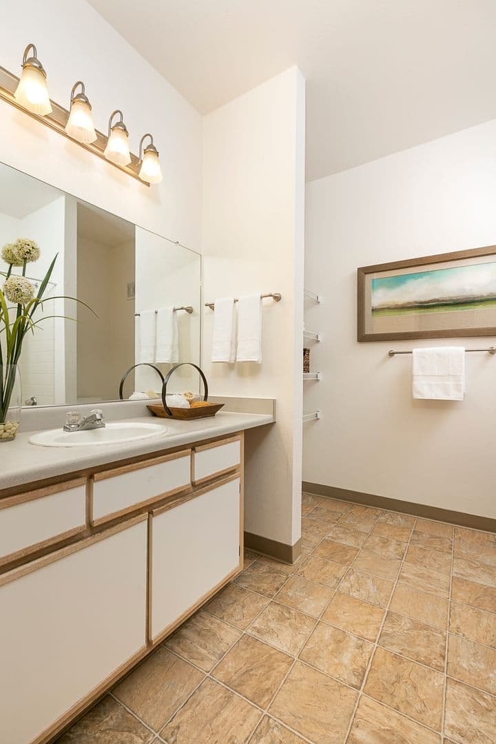 Portland Apartment: 10706 SW Capitol Hwy