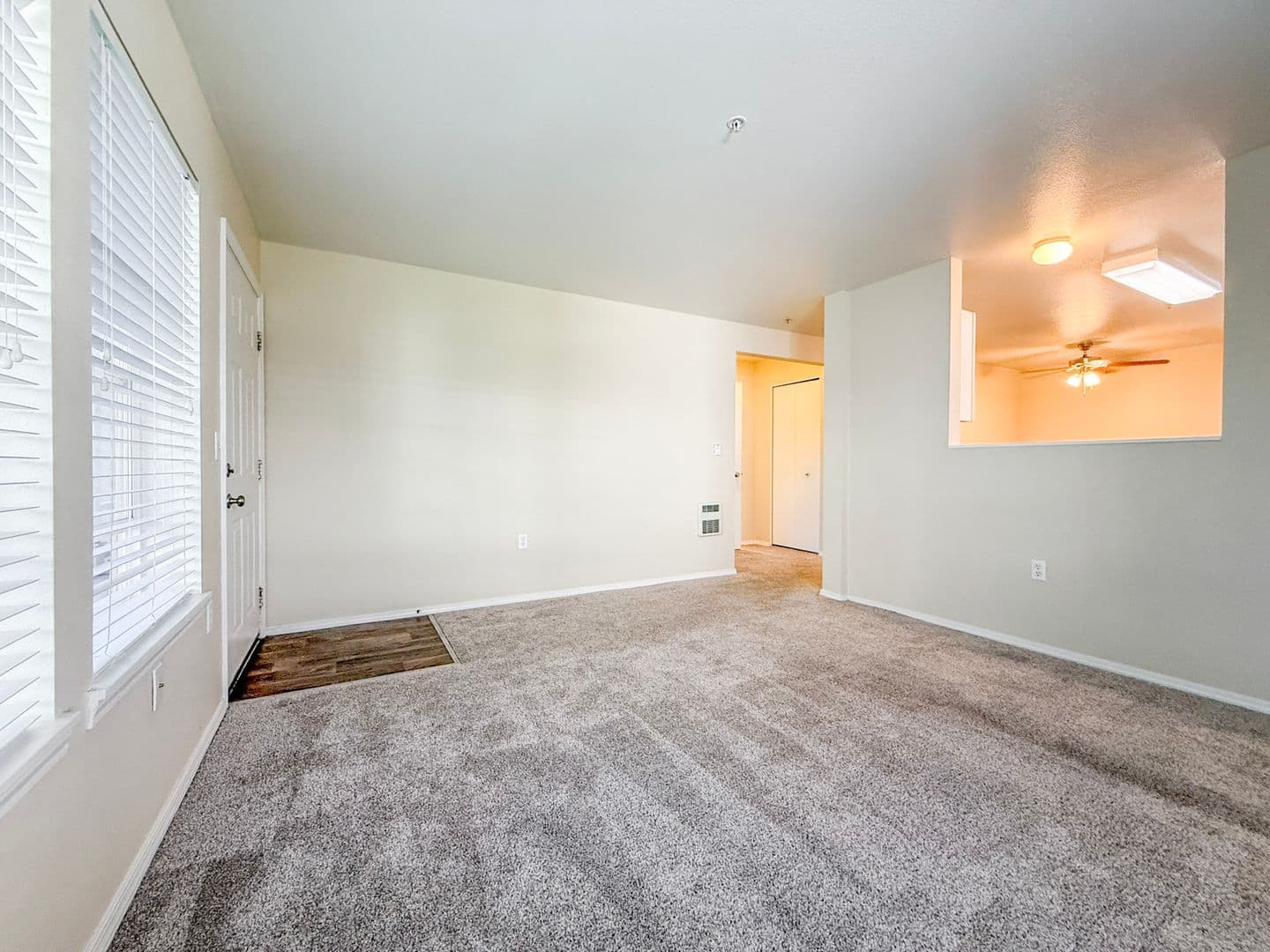 Gresham Apartment: 800 NE Roberts Ave