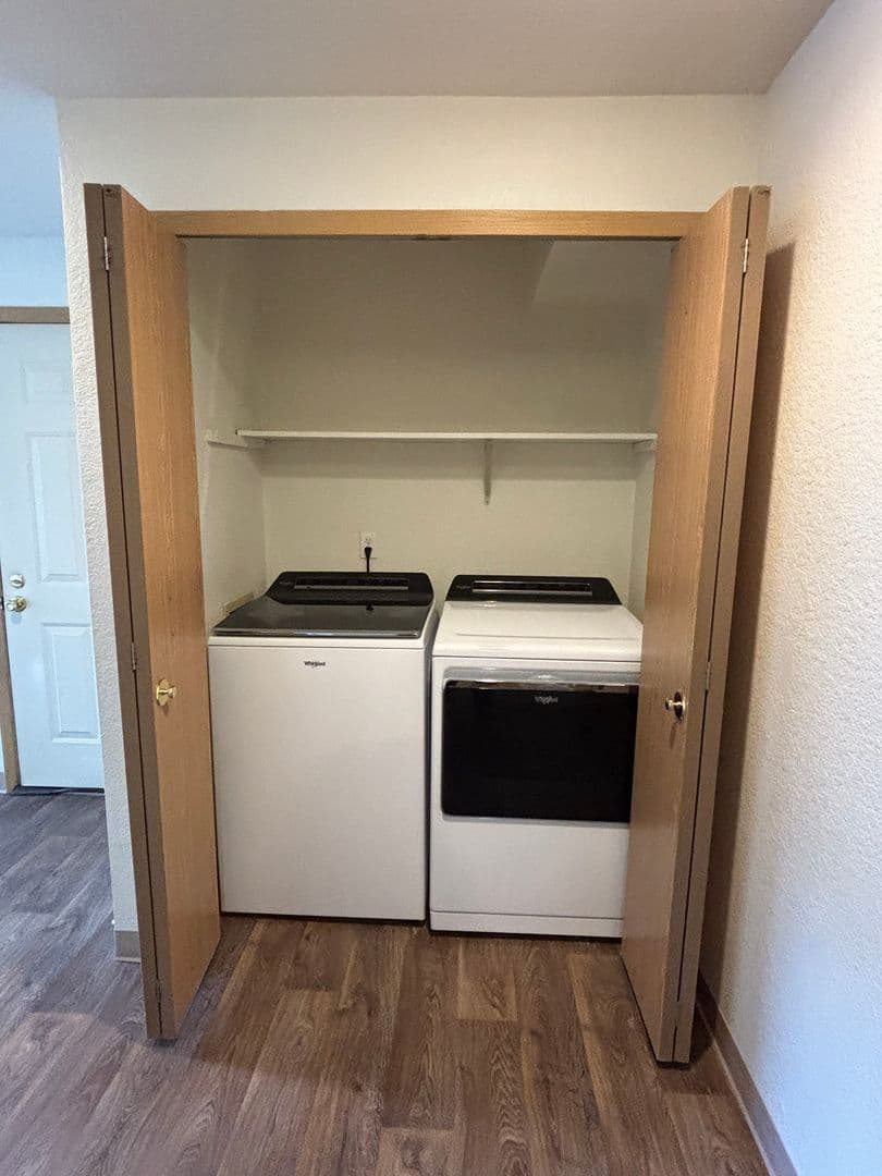 Roseburg Apartment: 2511 Edenbower Blvd